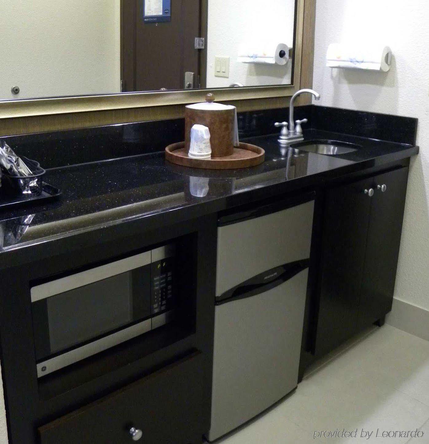 Hampton Inn & Suites Dallas I-30 Cockrell Hill, Tx Habitación foto